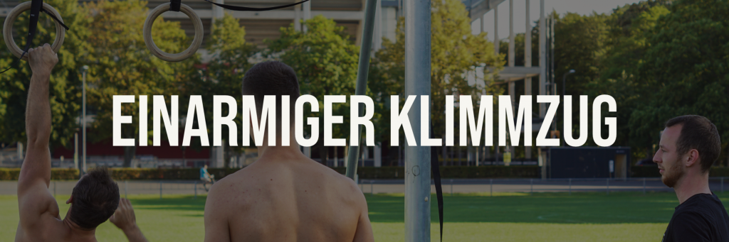 Einarmiger Klimmzug an Turnringen 
