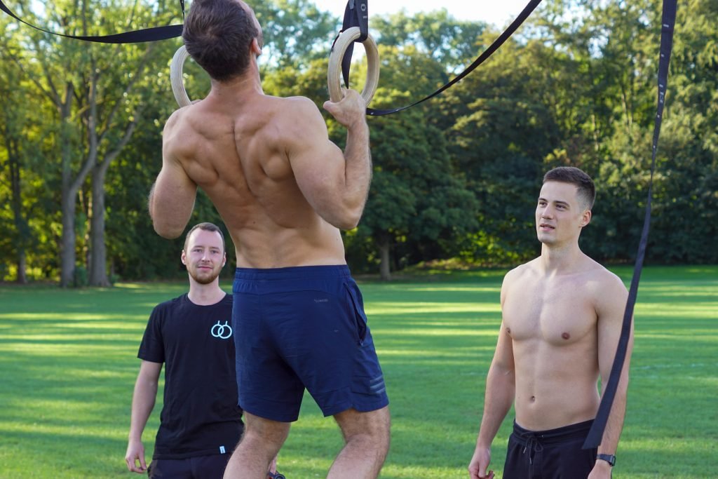 Klimmzug an Ringen